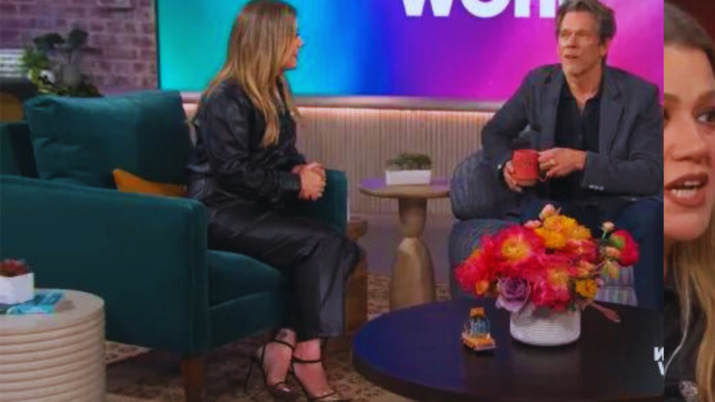 Kelly Clarkson shows off slim figure in skitnight leather romper on show she desire losing weight 3 Kelly Loses Weight 3
